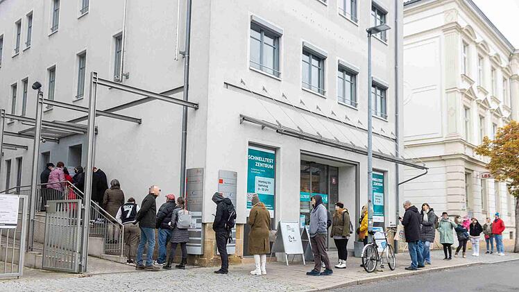 Bamberg: Corona-Tests wieder kostenlos: Ansturm auf Testzentrum