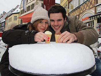 Anna und Sebastian trotzen dem Winter und freuen sich schon auf den Frühling. Fotos: Sabine Herteux