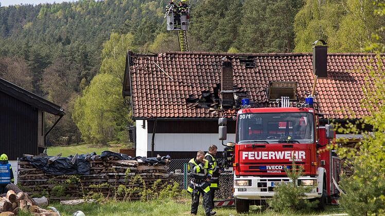 In Neustadt bei Coburg ist es am Sonntag zu einem Wohnhausbrand gekommen. Glücklicherweise wurde niemand verletzt. Foto: News 5