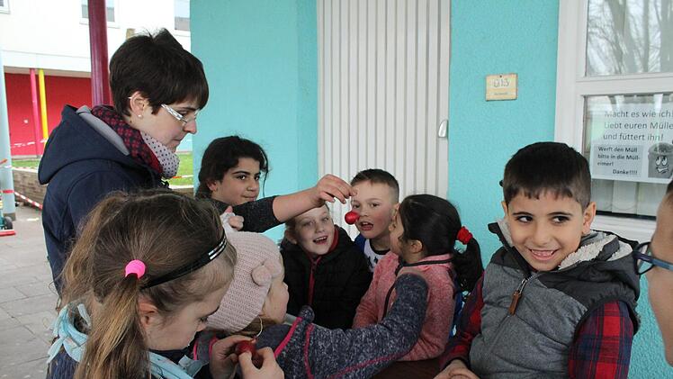 Die Kinder entdecken ihre Nahrung mit allen Sinnen.Antonia Wild