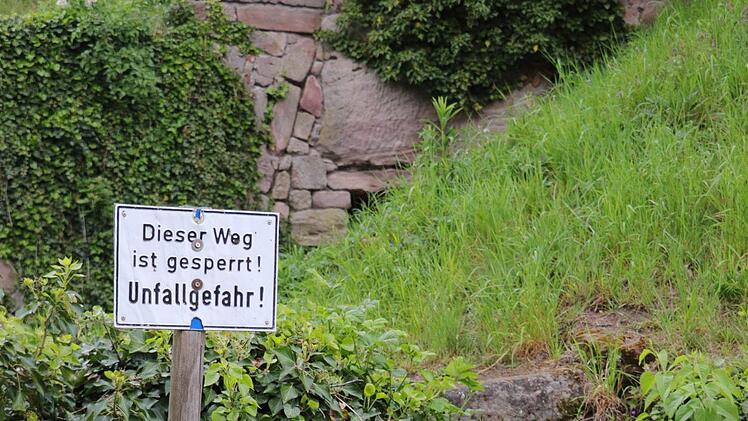 Das Besteigen der Burgmauern ist verboten und kann lebensgefährlich sein.Foto: Katrin Geyer