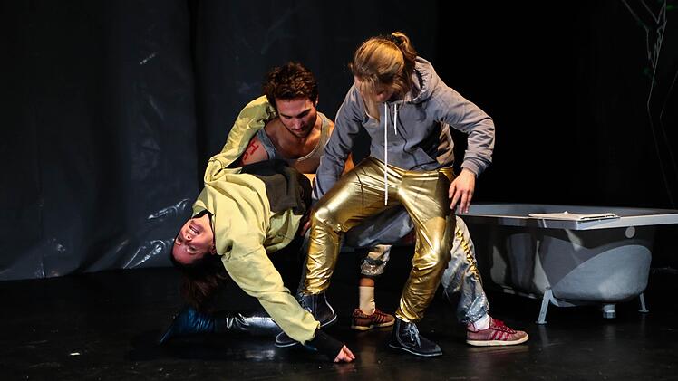 Szene aus "4.48 Psychose" im Coburger Theater in der Reithalle Foto:  Henning Rosenbusch