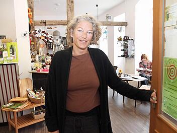 Sonja Johannes wird zum Jahresende die Tür des RegioLadens zuschließen. Sie hat sich entschlossen, nicht weiter zu machen. Ob das von ihr mit Idealismus aufgebaute Geschäft in irgendeiner Form überleben kann, ist derzeit fraglich. Foto: Heike Beudert