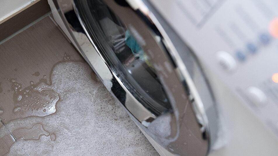 Wasserschaden in der Wohnung: Wer zahlt für die Schäden? - Das sollten