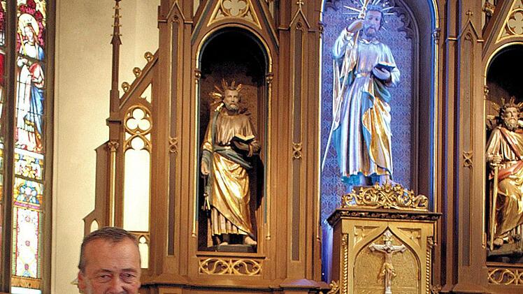 Der erste Preis ging nach Wallenfels - Minipapa Werner  Stumpf und seine Ministranten mit der Urkunde und dem Schieferpokal.Susanne Deuerling