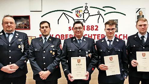 Unser Foto zeigt (von links): 1. Kommandant Andreas Seidenthal, Vorsitzenden Michael Rienecker, Ehrenmitglied Fred Beck, Oberfeuerwehrmann Paul Grünthal und Oberfeuerwehrmann Lukas Heil .