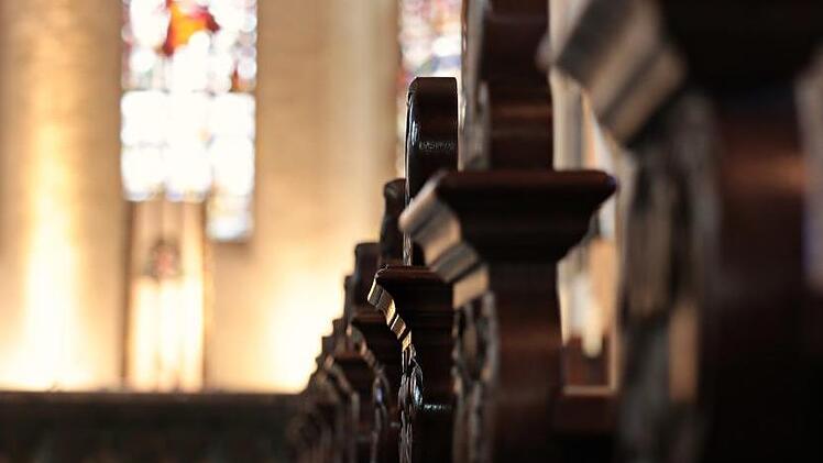 Nach der Ablehnung ihres Asylantrags hoffen Flüchtlinge zunehmend auf Kirchenasyl. Symbolbild/pixabay.com