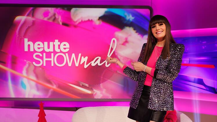 "Hallo liebe Leute, isch bin es, eure Larissa!" - Komikerin Martina Hill schlüpft in ihre "heute-show"-Figur Larissa, eine Parodie auf etwas einfach gestrickte Beauty- und Lifestyle-Bloggerinnen, und präsentiert ihre eigene sommerliche Show.