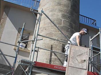 Die Sanierung des Patersbergturms bei Veitlahm geht dem Ende entgegen. Foto: Jürgen Gärtner