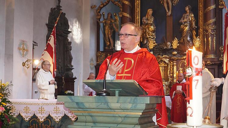 Generalvikar Thomas Kessler predigte am Kreuzberg anlässliches des Festes Kreuzerhöhung. Marion Eckert
