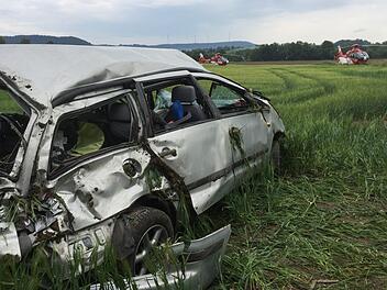 Bei dem Unfall bei Johannisthal wurden vier Personen teils schwer verletzt.Fotos: Alexander L&ouml;ffler