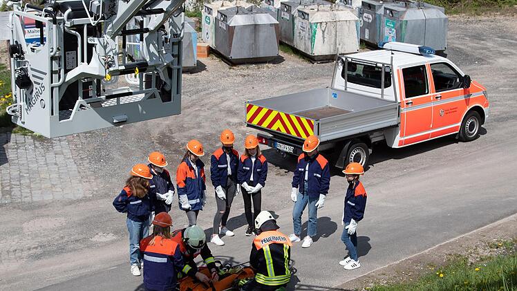 Beim Girls Day der Freiwilligen Feuerwehr Bad Br&uuml;ckenau konnten die M&auml;dchen einen Einblick in die Arbeit der Feuerwehr gewinnen.