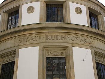 Um das ehemalige "Steigenberger" abreißen zu können, muss das Kurhausbad Ende September geschlossen werden.Fotos: Ralf Ruppert