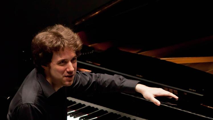 Der Pianist Benjamin Moser ist der Solist im 2. Klavierkonzert von Brahms beim Sinfoniekonzert am 30. Mai 2016 im Kongresshaus.Foto: Jochen Berger