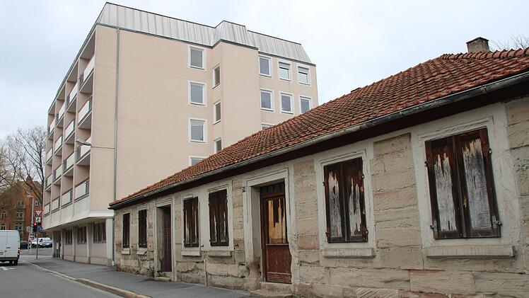 Das Gebäude Heiligkreuzstraße 24 im Vordergrund wird abgerissen, das derzeitige WSCO-Hauptquartier dahinter wird umgebaut. Foto: Simone Bastian