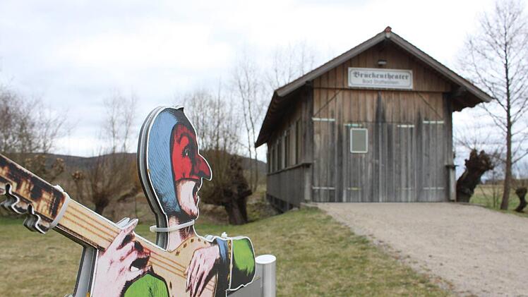 Ungewöhnliche Spielstätte: das Brückentheater im Bad Staffelsteiner Kurpark  Popp