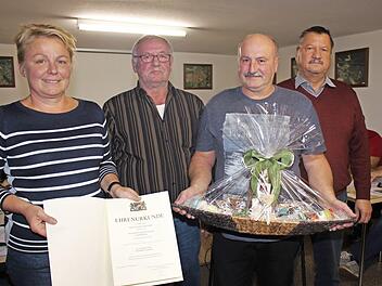 Johann Gittelbauer (2. v. r.) mit seinen Gratulanten Foto: Seeger