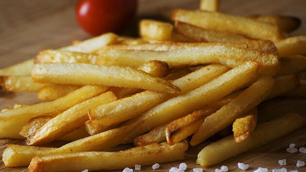 Pommes genauso gesund wie Mandeln? Neue Studie mit verrücktem Ergebnis