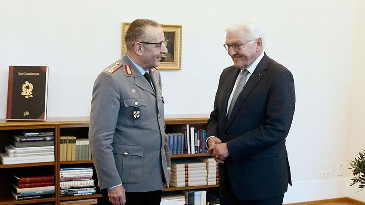 Auch mit Bundespräsident Frank-Walter Steinmeier (rechts) befindet sich Carsten Breuer im stetigen Austausch.