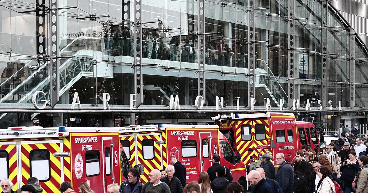 Mann-zieht-Messer-in-Paris-Polizist-schie-t-ihn-an