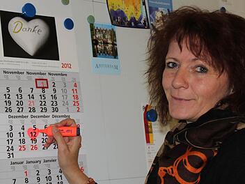 Magisches Datum: Heute geben sich gleich drei Paare in Bad Brückenau das Ja-Wort. Gudrun Friedrich-Kleine von der Tourist-Info hat den Termin gleich mit leuchtender Farbe markiert. Fotos: Ulrike Müller