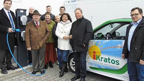 Gleich ausprobiert wurde die Energietankstelle. Foto: Petra Malbrich