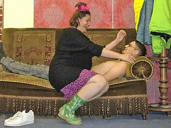 Drunter und dr&uuml;ber geht es im St&uuml;ck ""Der Br&auml;utigam meiner Frau".  Foto: Volksb&uuml;hne Egloffstein