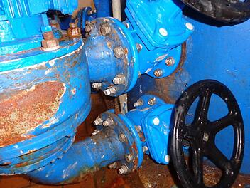 Wie hier im Pumpwerk Hain zeichnen sich auch im Pumpwerk Schmölz erhebliche Schäden an der Innenausstattung wie auch an den Außenanlagen ab. Die Sanierungen wurden beschlossen  Foto: K.-H. Hofmann