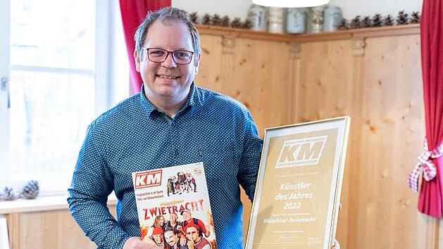 Andi H&auml;ckel ist mit seinen Musikerkollegen der M&uuml;nchner Zwietracht als beste Partyband des Jahres 2022 ausgezeichnet worden.