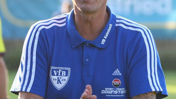 VfB-Trainer Werner Thomas muss nach dem Verlust von fünf Leistungsträgern große Lücken in der Mannschaft schließen. Foto: Monika Limmer