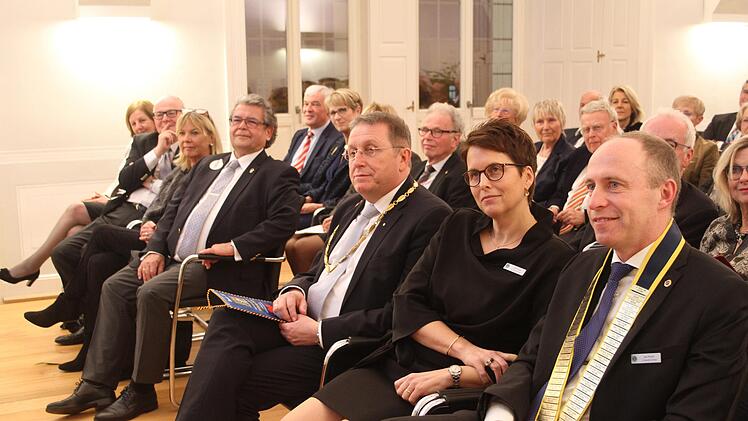Der schöne Rathaussaal war beim Lions-Jubiläum gut gefüllt: Lions-Mitglieder aus Bayreuth und Kulmbach feierten das 60jährige Bestehen des Clubs Bayreuth-Kulmbach.Foto: Sonny Adam