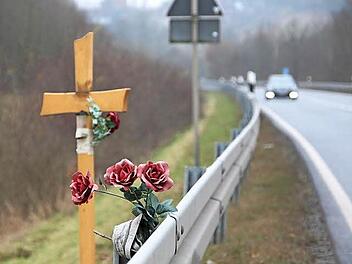 Die juristische Aufarbeitung des Kulmbacher Bierfest-Unfalls ist beendet: Die Jugendkammer des Landgerichts Bayreuth hat gestern die Berufung der Eltern von Matthias H., der auf der B 85 nahe Ziegelhütten getötet worden ist, verworfen und das Urteil des Amtsgerichts Kulmbach voll bestätigt. Foto: Stephan Tiroch