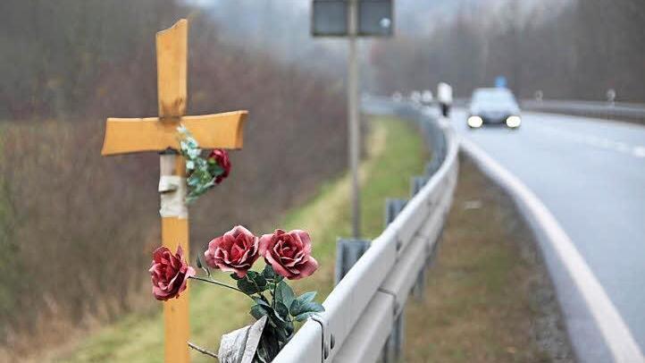 Die juristische Aufarbeitung des Kulmbacher Bierfest-Unfalls ist beendet: Die Jugendkammer des Landgerichts Bayreuth hat gestern die Berufung der Eltern von Matthias H., der auf der B 85 nahe Ziegelhütten getötet worden ist, verworfen und das Urteil des Amtsgerichts Kulmbach voll bestätigt. Foto: Stephan Tiroch
