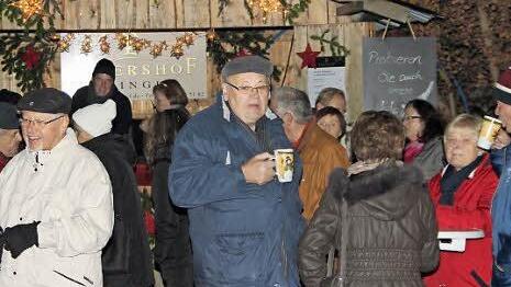 Glühweinduft am Kulmbacher Adventsmarkt im Oberhacken. Foto: Stephan Tiroch