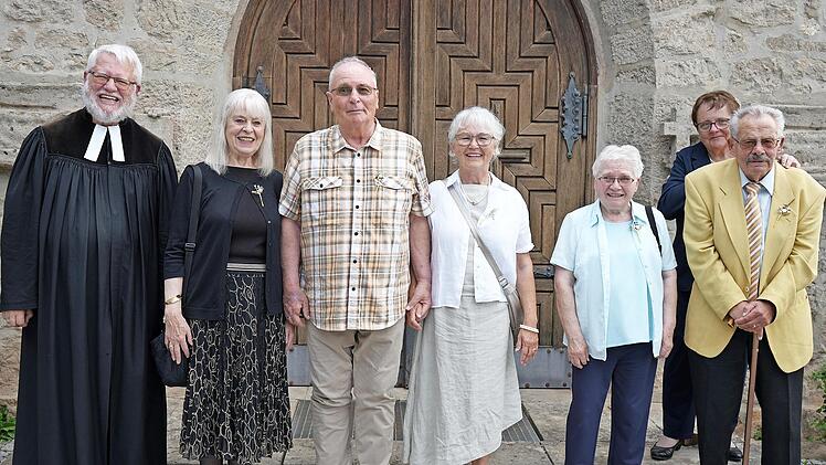 Vor 60 beziehungsweise 65 Jahren feierten die diesj&auml;hrigen Diamantenen und Eisernen Konfirmanden ihre Konfirmation in der Christuskirche.