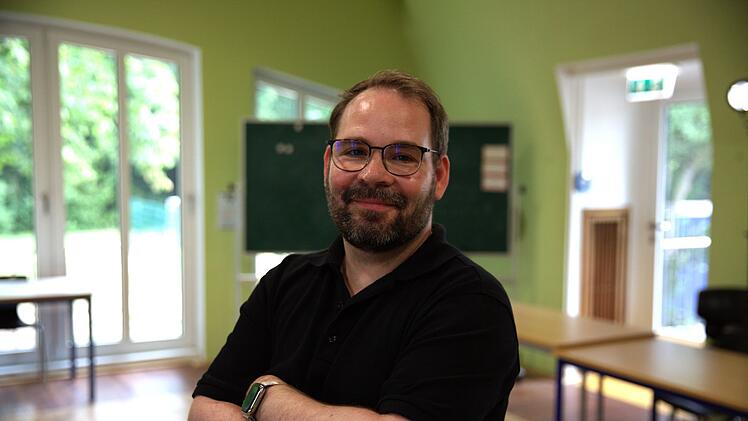 Am Anfang und am Ende des ersten Schuljahres besucht der Entwicklungspsychologe Sven Lindberg die Klasse, um in spielerischen Experimenten herauszufinden, wie sich die Kinder ver&auml;ndert haben.