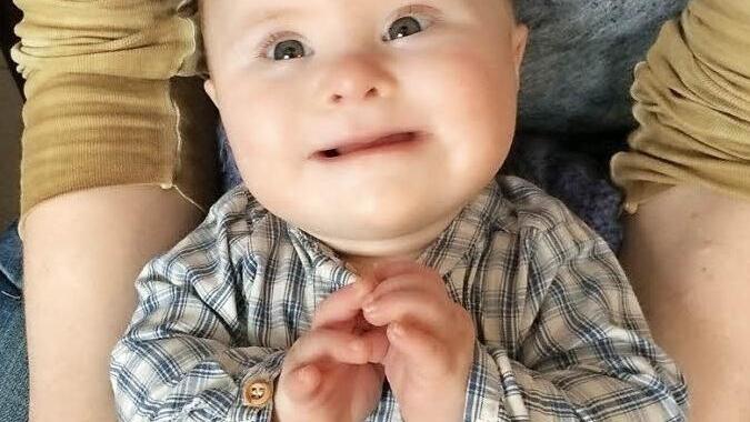 Mit ihren knapp acht Monaten ist Amelie eine kleine Prinzessin, die ihre Eltern fest im Griff hat.  Foto: privat