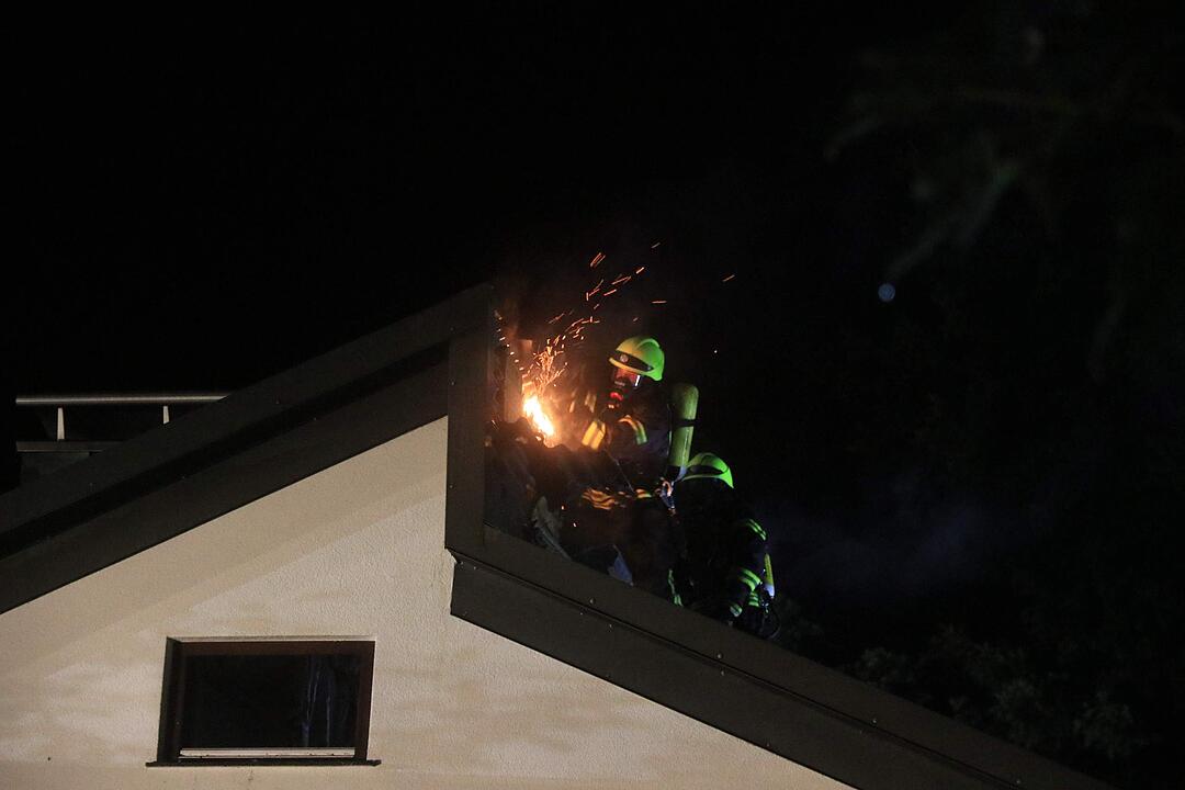 Röttenbach: Blitz setzt Dachstuhl in Brand