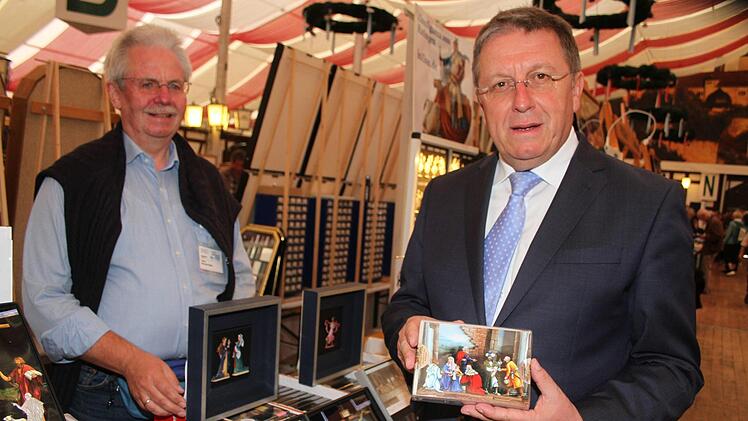 Oberbürgermeister Henry Schramm eröffnete die 26. Deutsche und Internationale Zinnfigurenbörse in Kulmbach. 177 Aussteller aus 18 Nationen zeigen und verkaufen Figuren. Foto: Sonny Adam