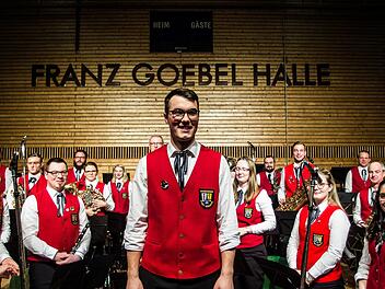 Umjubelt: Gabriel Möbus beeindruckte als musikalischer Leiter des Musikvereins Stadt Rödental.Foto: Jochen Berger