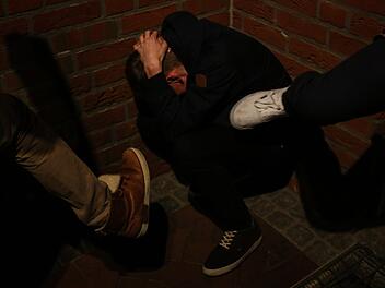 Kreis Aschaffenburg: Mann (19) von mehreren Männern attackiert - und schwer verletzt