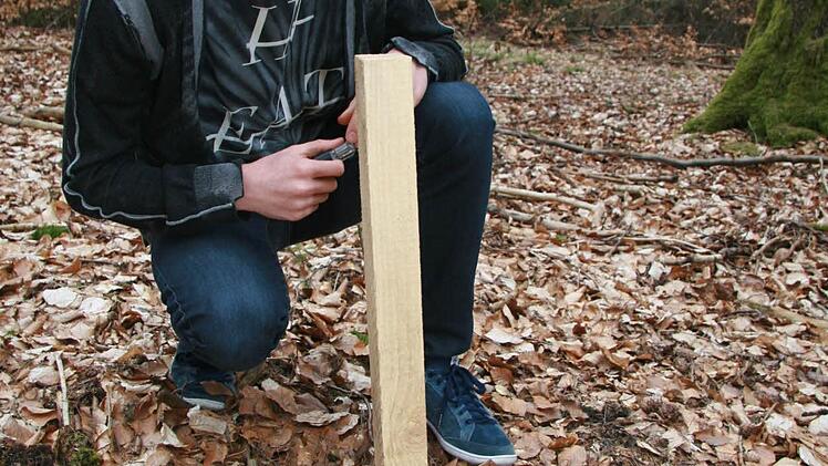 Julian ist einer von 15 Schülern des Caspar-Vischer-Gymnasiums, die sich auf Wildkazen-Suche begeben.