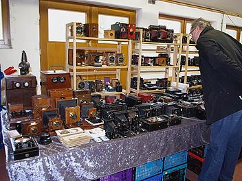 Fotos und Fotozubehör standen im Blickpunkt des Interesses bei der Steinbacher Fotrobörse.  Foto: Heike Schülein