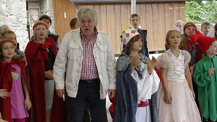 Die Veranstaltungen von musifit finden auch weiterhin statt und der König feiert wieder seinen Geburtstag (Foto).3305 mit Kuno Holzheimer,