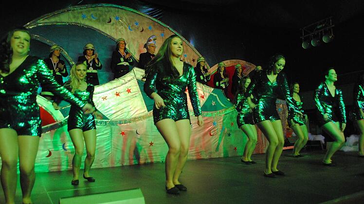 Eine absolut professionelle Bühnenshow zeigte die Damen der ältesten Tanzgruppe. Foto: Evelyn Schneider