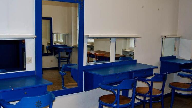 In diesen Garderoben schminkten sich schon Weltstars.  Foto: Sigismund von Dobschütz