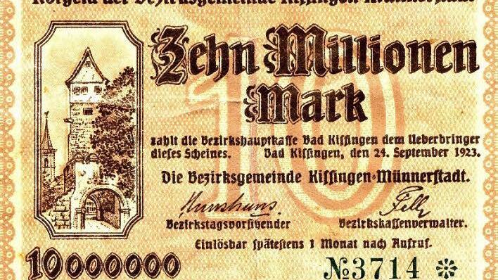 Die Kartusche in der Turmkugel war gut gefüllt mit Geld, unter anderem mit diesem Zehn-Millionen-Mark-Schein, der allerdings nahezu wertlos ist. Foto: Arnold Nöth