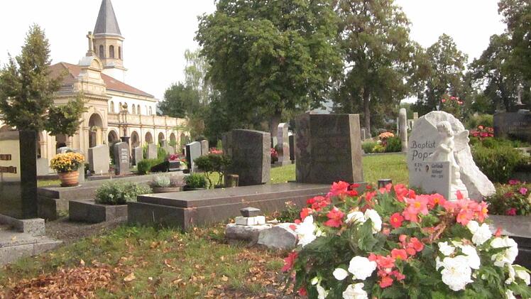 Der Stadtrat hat die Friedhofsgebühren in Kulmbach und Burghaig drastisch angehoben.  Foto: Stephan Tiroch