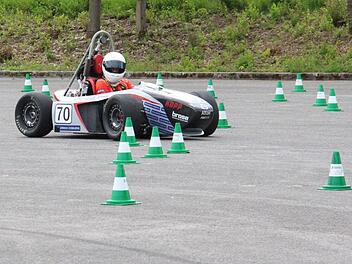Rennauto Luchs in Aktion auf dem Exerzierplatz. Fotos: Simone Bastian