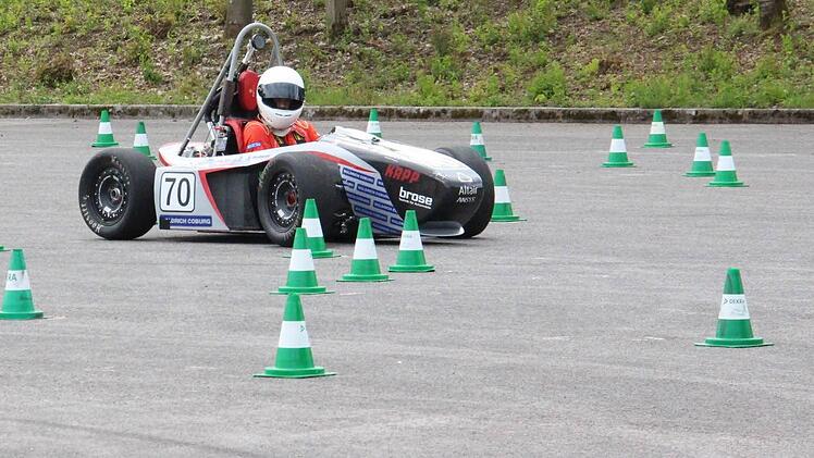 Rennauto Luchs in Aktion auf dem Exerzierplatz. Fotos: Simone Bastian
